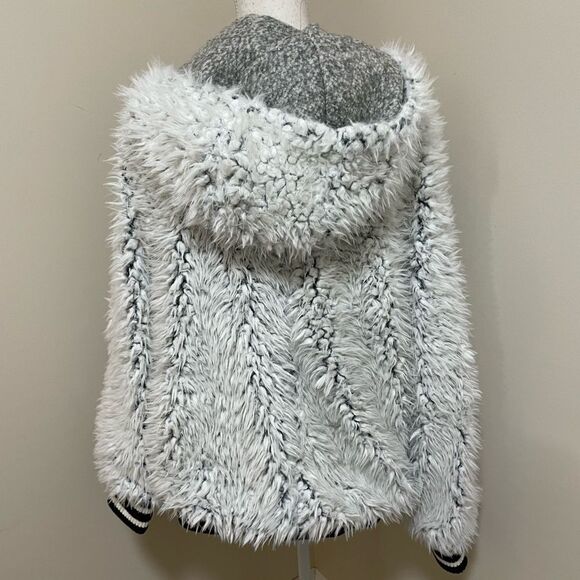 New
Free People × We The Free Fluffy
Size M/L
NWOT never worn before
Retail $248 - Picture 9 of 11